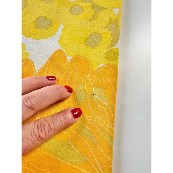 Vintage 1970s pillowcase, oversized yellow and orange flowers, groovy, single - Picture 5 of 9